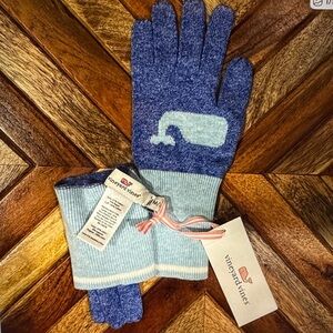 Vineyard Vines Whale Design Gloves in Blue and Light teal blue M/L